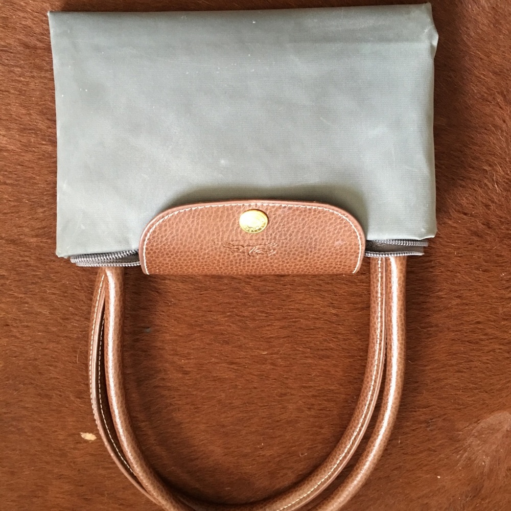 Grey used Longchamp small bag. - Picture 6 of 7